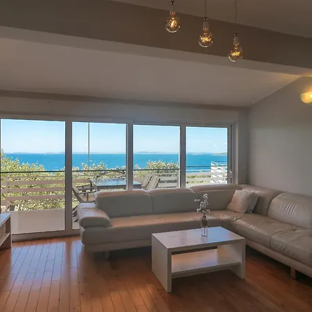 - Seaview & Magic Sunsets Apartment Murter