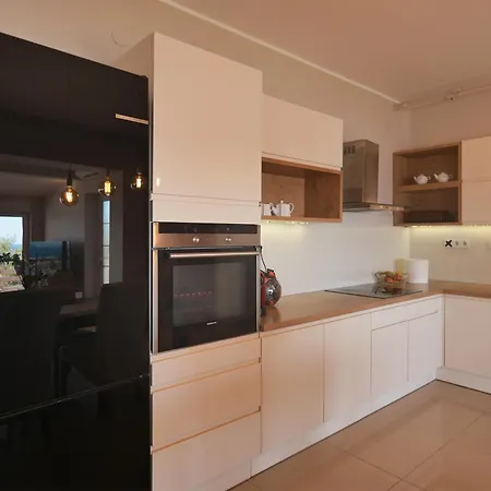 - Seaview & Magic Sunsets Apartment Murter