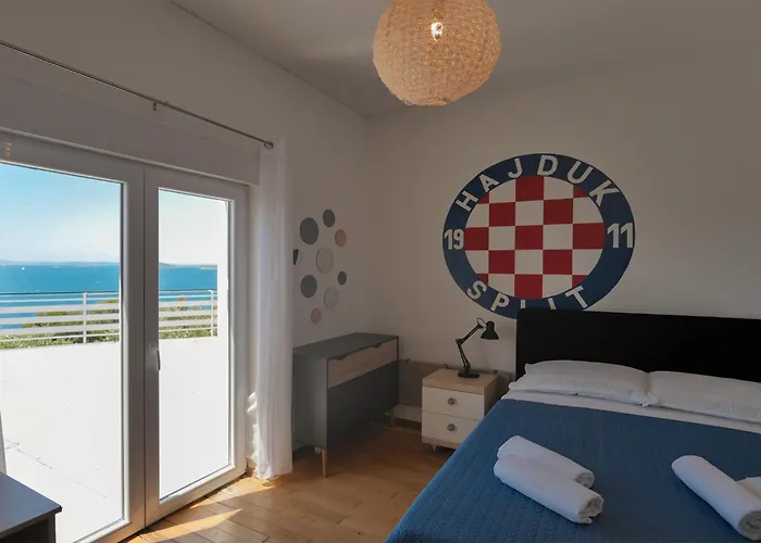 - Seaview & Magic Sunsets Murter